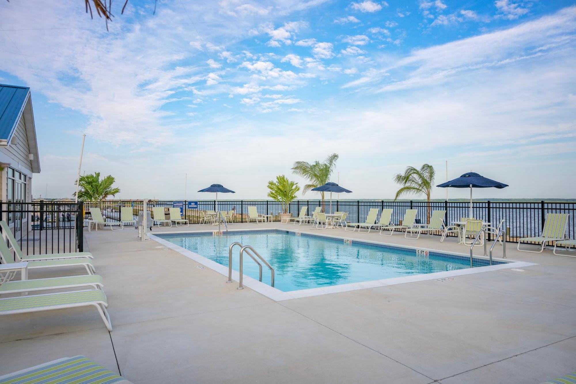 Blufin Bungalows & Marina シンコティーグ エクステリア 写真